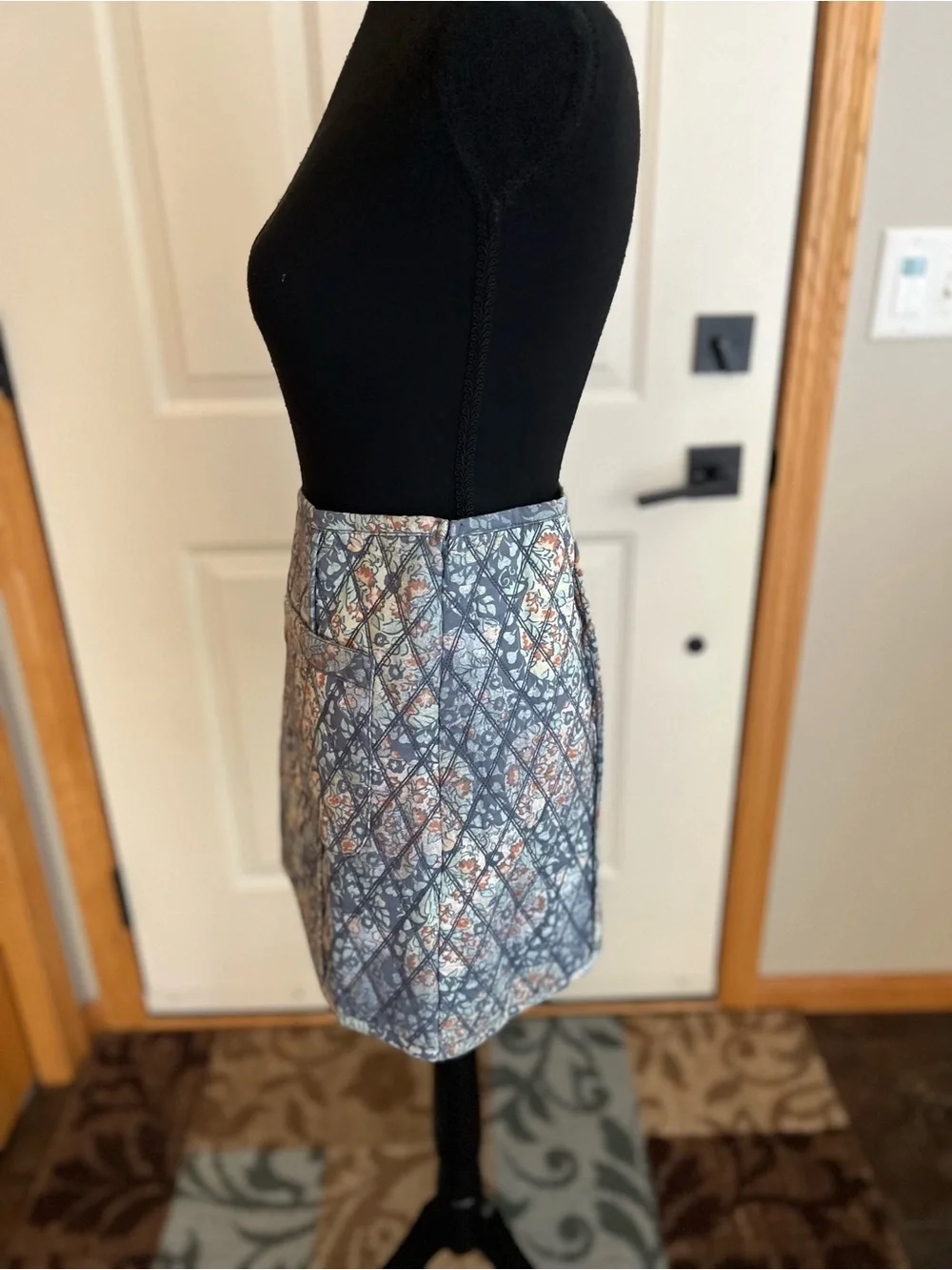 New women’s Free People Darla diamond quilted blue floral tapestry mini skirt.12